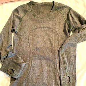 Long sleeve athletic top